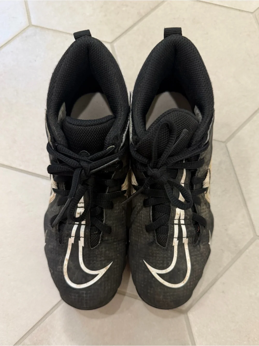 Nike youth alpha menace cleats size 1.5